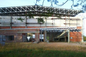 Las obras del Polideportivo continúan en estado de “abandono total”