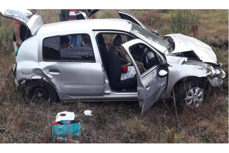 Una mujer resultó con graves heridas al despistar el auto en el que viajaba