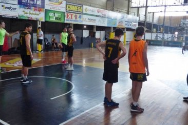 Capuchinos juega su primer amistoso como local