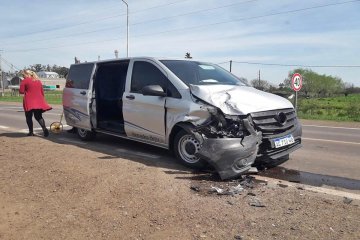 Dos camionetas impactaron fuertemente en la ruta nacional 18