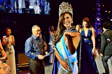 Federación coronó a su nueva Reina Nacional de la Fiesta del Lago