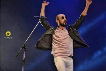 Abel Pintos brindó un multitudinario recital en la Fiesta de la Artesanía
