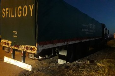 Un camionero paró a descansar en la autovía 14 y le robaron