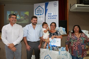 La provincia entregó kits para instalaciones domiciliarias a 50 familias de Federal