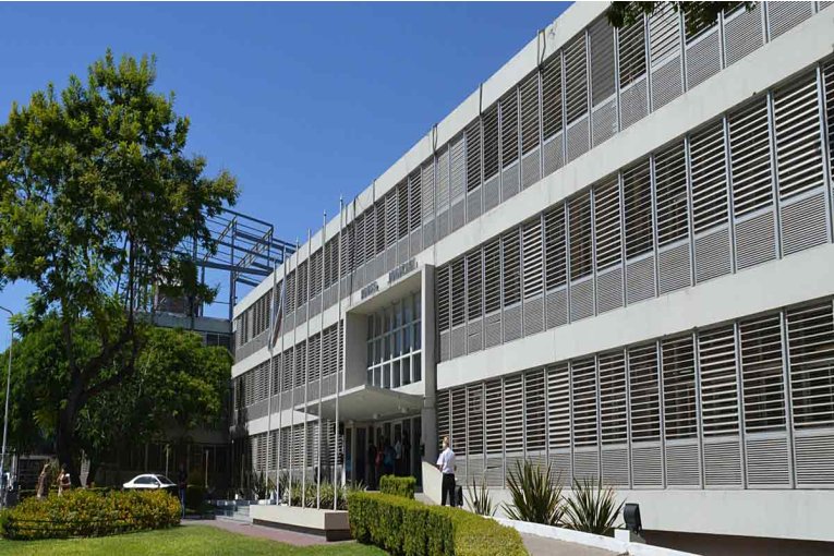 Confirman la sentencia que dispuso la reincorporación de una empleada municipal cesanteada