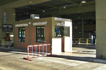 Casi 200 personas ingresaron al país por el cruce, durante el lunes. Casi 200 personas ingresaron al país por el cruce, durante el lunes.