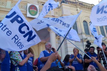 Buscan que la ayuda vaya para trabajadores de la Salud y de Comedores Escolares. Buscan que la ayuda vaya para trabajadores de la Salud y de Comedores Escolares.