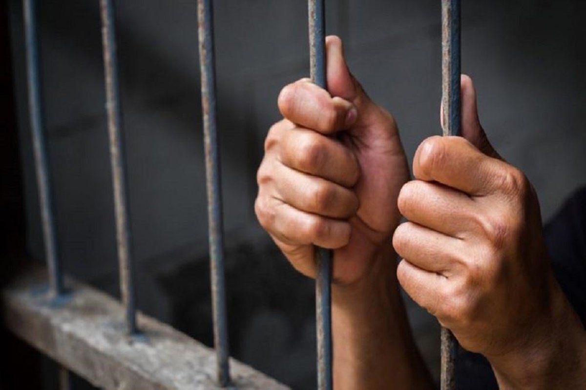 Tenía prohibido acercarse pero igual perseguía para agredir a su ex ...