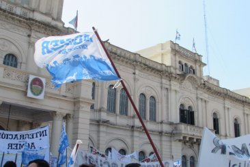 El gremio protestó en Casa de Gobierno y tensa el conflicto. El gremio protestó en Casa de Gobierno y tensa el conflicto.