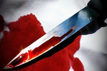 El hombre recibió una puñalada. El hombre recibió una puñalada.