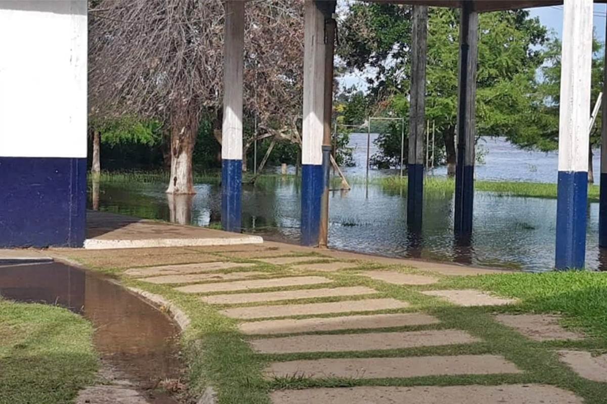 El r&iacute;o Uruguay sobre el Club Pesca Concordia