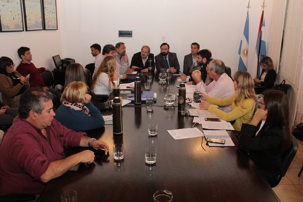 El gobierno presentó una nueva propuesta integral a los estatales
