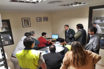 Los ex empleados de la firma se reunieron en la sede local de Trabajo. Los ex empleados de la firma se reunieron en la sede local de Trabajo.