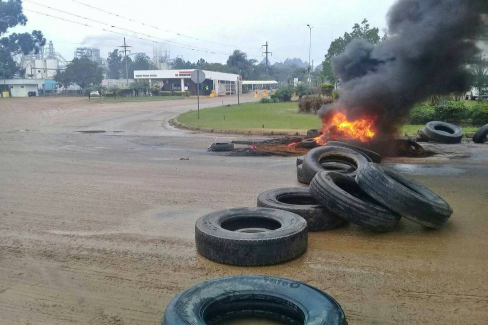 Se levant&oacute; la protesta frente a la planta de Egger