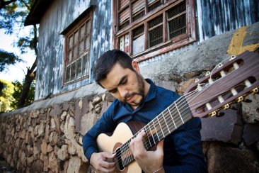 El artista concordiense viene de realizar una gira por Europa. El artista concordiense viene de realizar una gira por Europa.