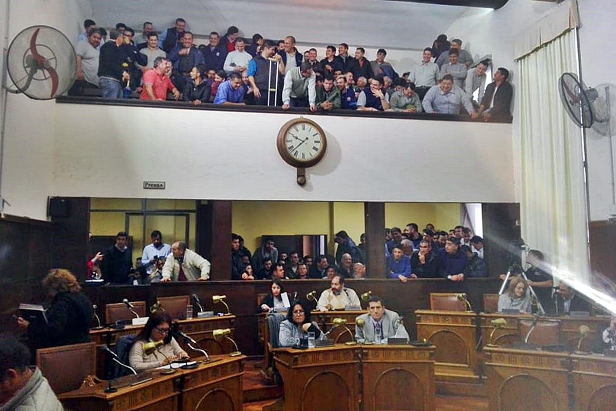 Los colectiveros coparon el recinto del Concejo Deliberante.