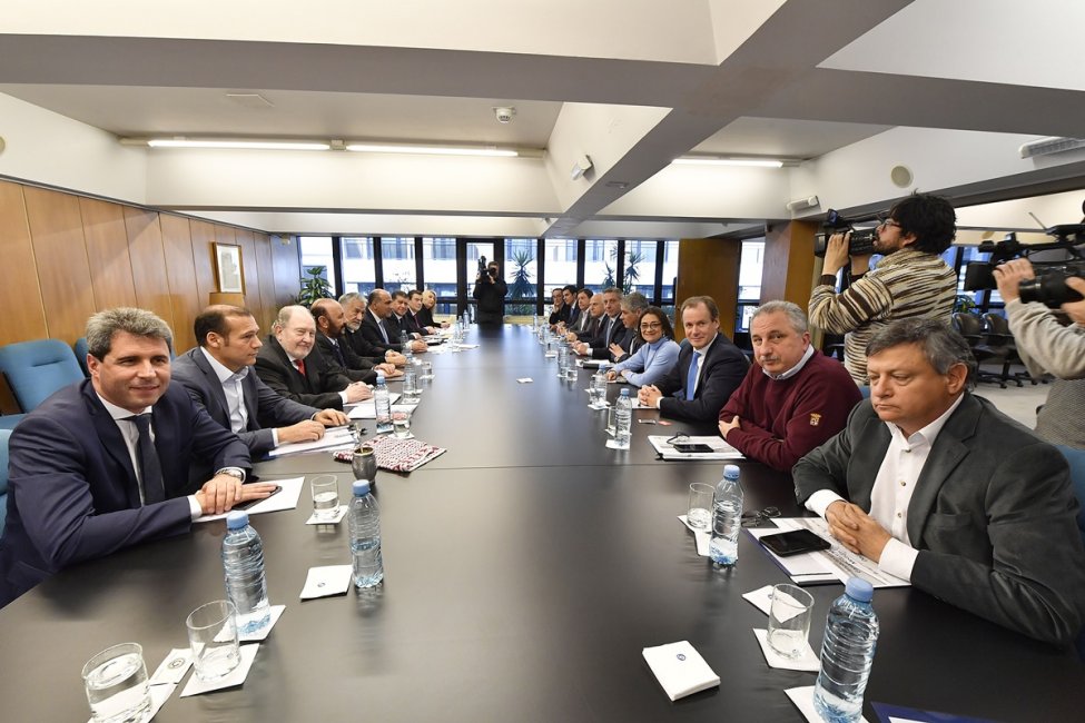 19 gobernadores piden compensaciones por financiar las medidas anunciadas por Macri