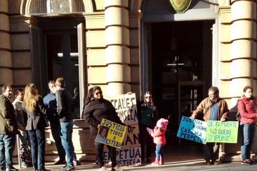 Los familiares y amigos se manifestaron en la sede de Tribunales. Los familiares y amigos se manifestaron en la sede de Tribunales.
