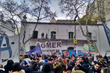 AGMER se hizo presente en la marcha porteña. AGMER se hizo presente en la marcha porteña.