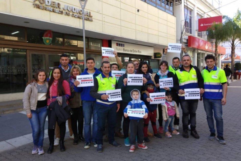 Ex trabajadores de EGGER admiten que se podría dilatar el reingreso porque no descartan que la empresa apele el fallo