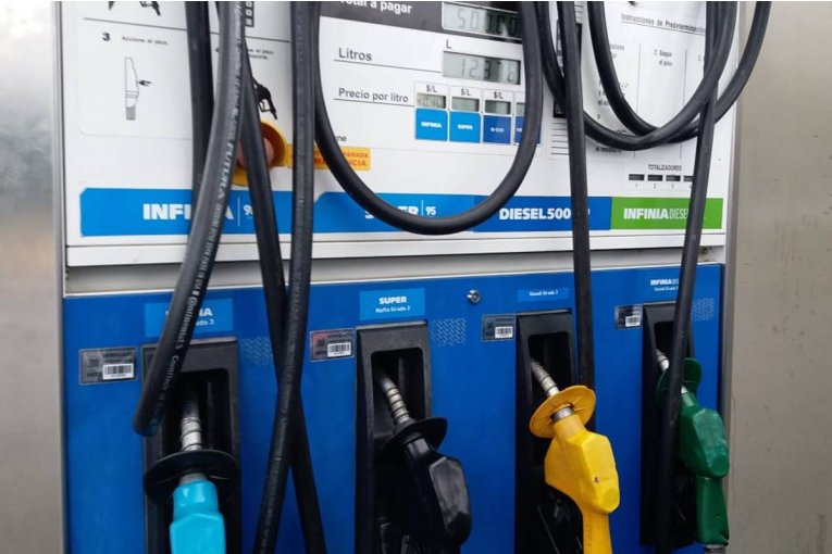 El gobierno aplicó una suba parcial del impuesto a los combustibles