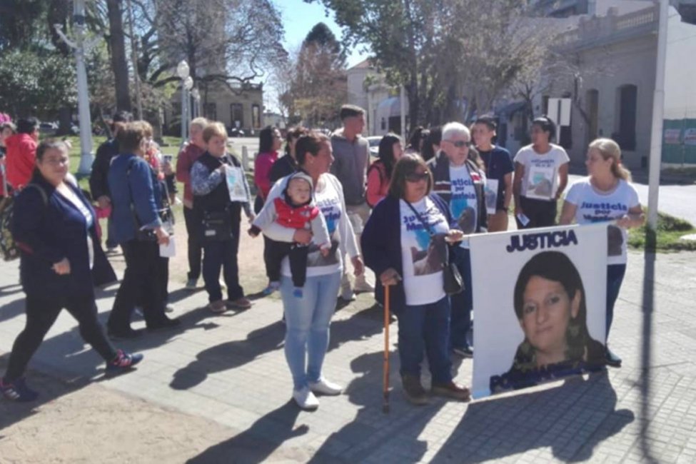 Familiares de Mariela Costen marcharon en repudio al Juez Figueroa