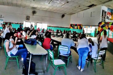 Las asambleas deberán hacerse fuera del horario de clases. Las asambleas deberán hacerse fuera del horario de clases.