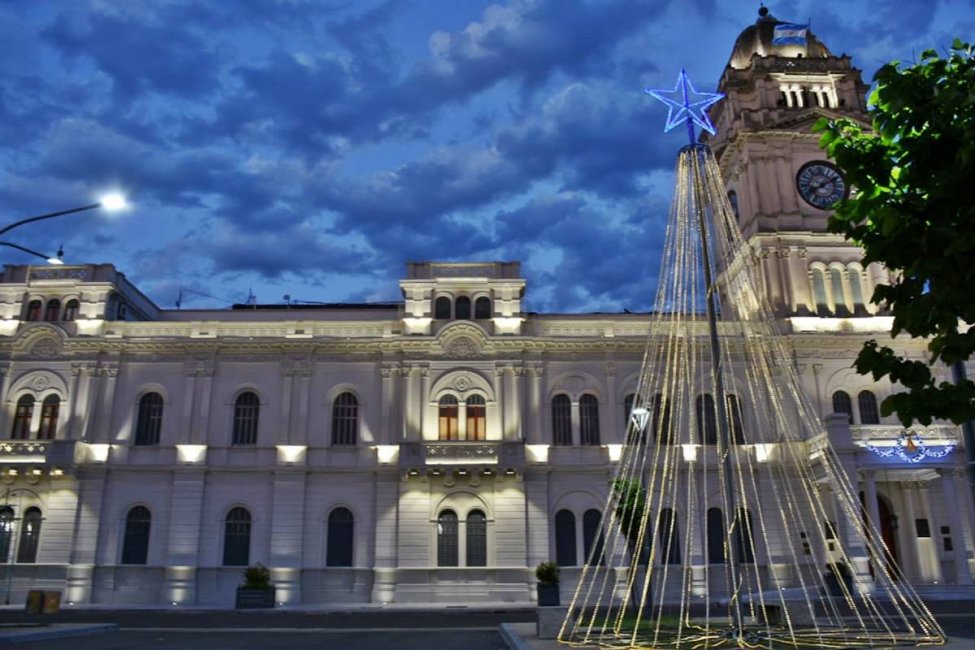 Empleados y jubilados de la provincia cobrarán una suma fija a cuenta de paritarias