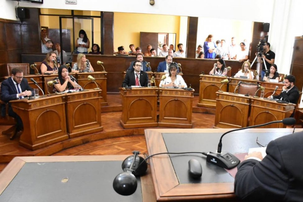 Tras la licencia otorgada a Cresto los concejales de la oposición y oficialismo se tiraron con sendos comunicados