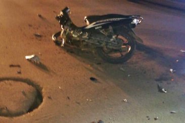 Así quedó la motocicleta tras el impacto con el automovil Así quedó la motocicleta tras el impacto con el automovil