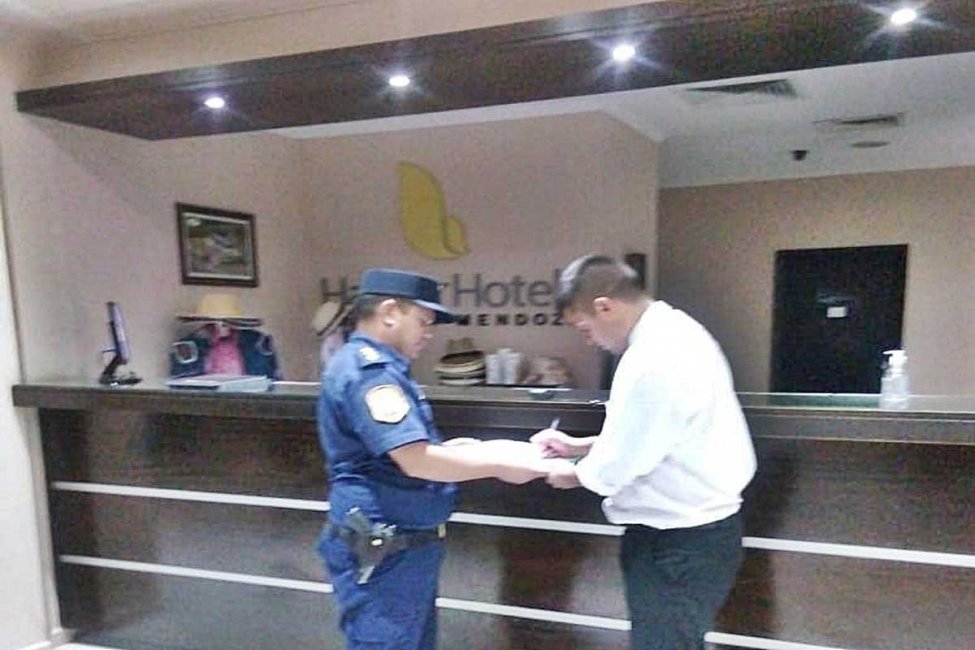 CORONAVIRUS: La policía fue a corroborar si había europeos en un hotel ubicado a la vera de la ruta 14