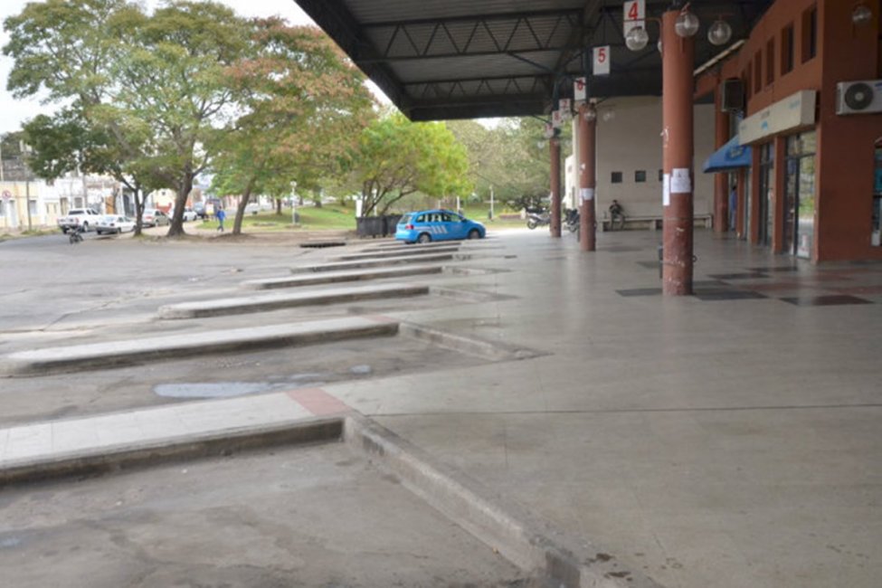 Colectivos que venían de Brasil cambiaron el cartel para evitar control y bajaron pasajeros en Entre Ríos
