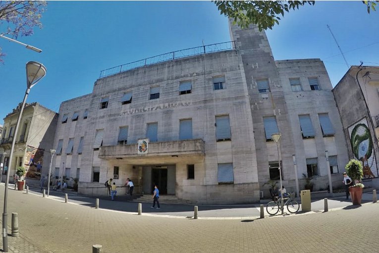 ATE afirma que es "desconcertante" que el municipio adquiera dólares, aumente funcionarios y no discuta salarios