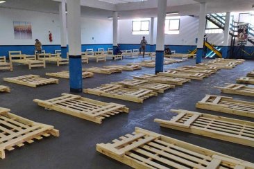 Más de 100 camas para transformar el Polifuncional, en la zona sur. Más de 100 camas para transformar el Polifuncional, en la zona sur.