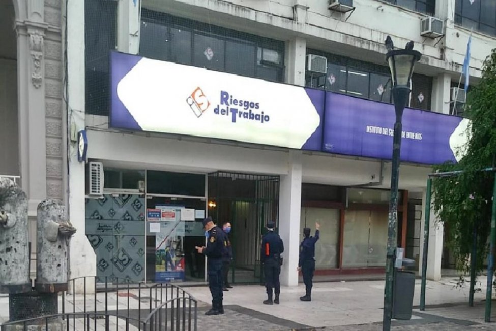Una joven murió al caer de un octavo piso en la peatonal de Paraná