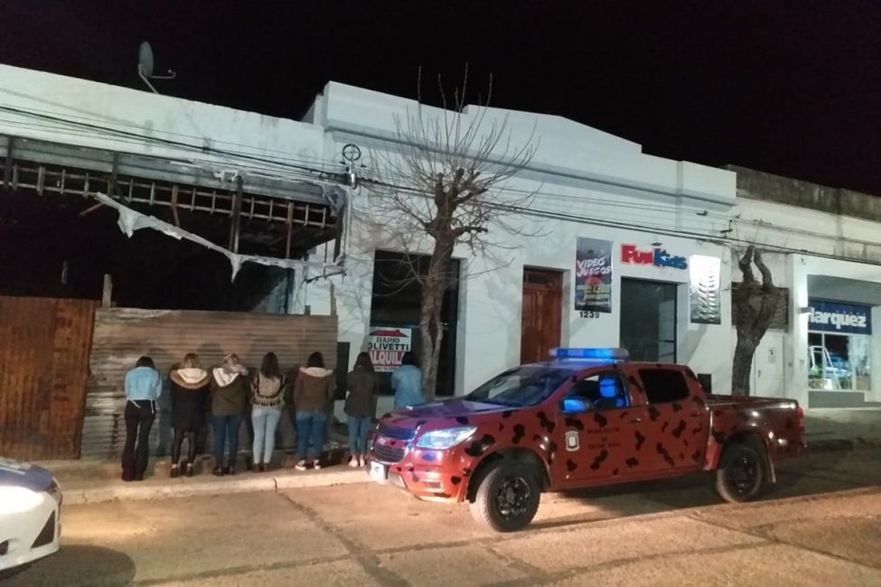 Diecisiete personas demoradas tras violar el aislamiento y concurrir a una fiesta privada
