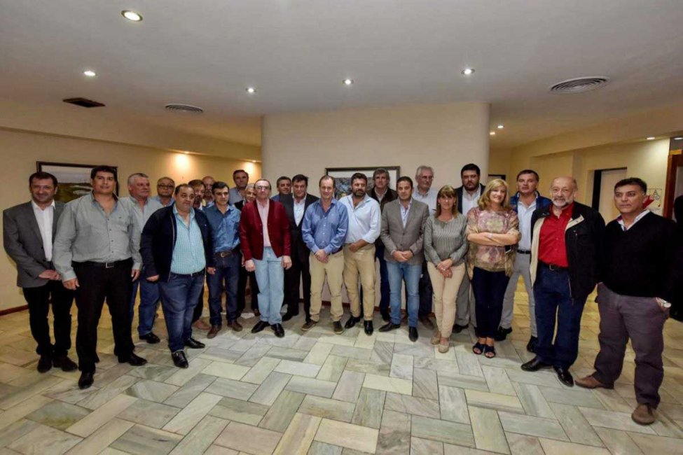 Los intendentes del PJ salieron a bancar el proyecto de emergencia solidaria