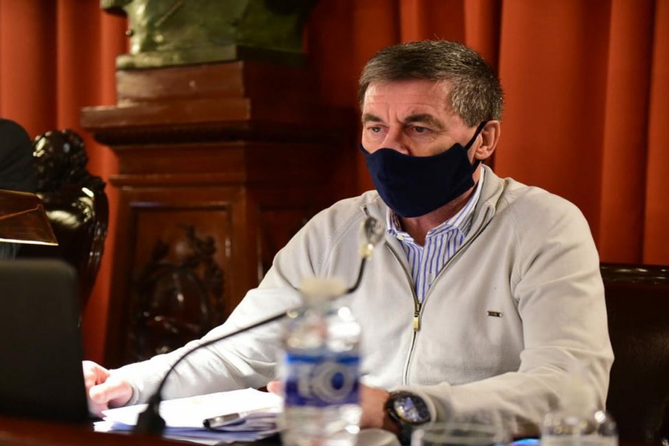 "Evaluamos convocar a los gremios para discutir el tema salarial", admitió Ballay