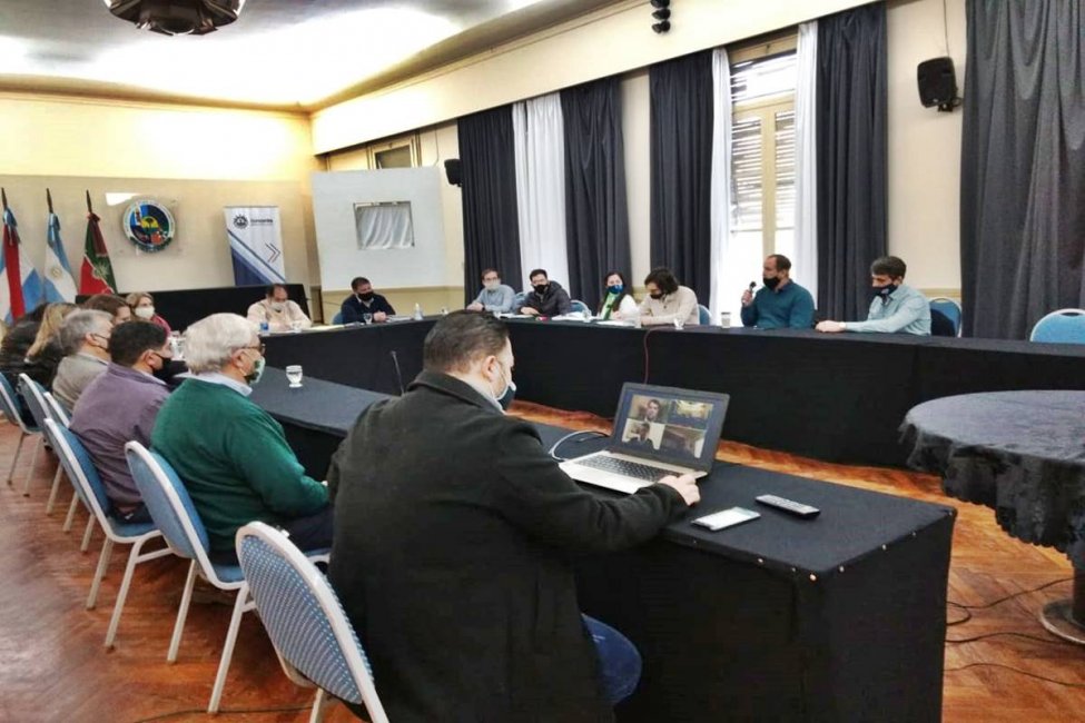Una de las empresas de Internet no se presentó y los ediles analizan sancionarla