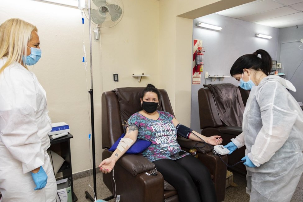 Más de cien entrerrianos recuperados de coronavirus donaron plasma