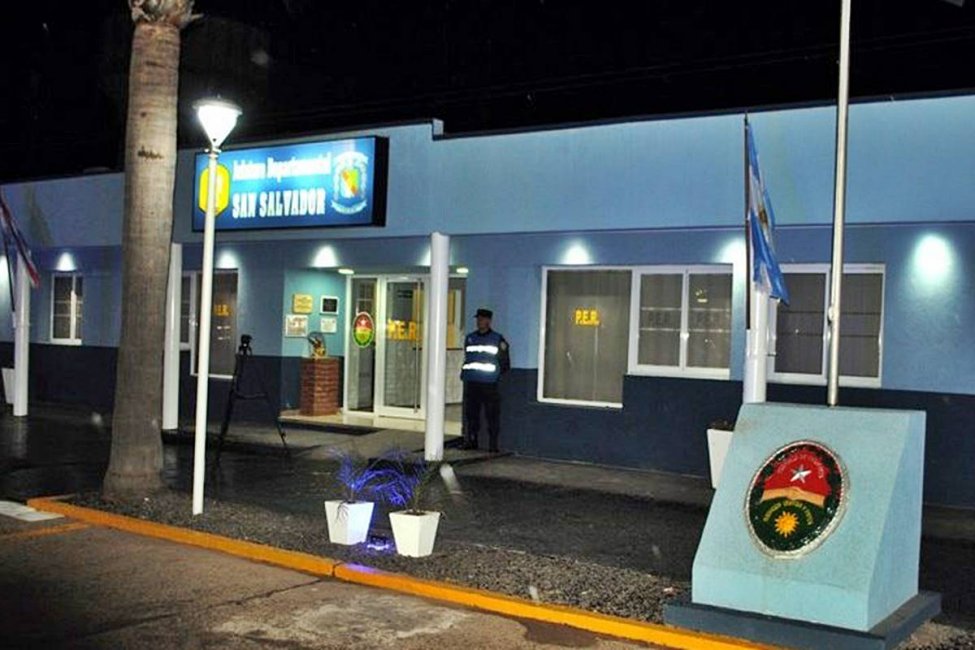 COVID: Otro policía dio positivo en San Salvador
