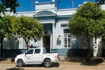 La funcionaria ejercía en la seccional de policías de Chajarí. La funcionaria ejercía en la seccional de policías de Chajarí.