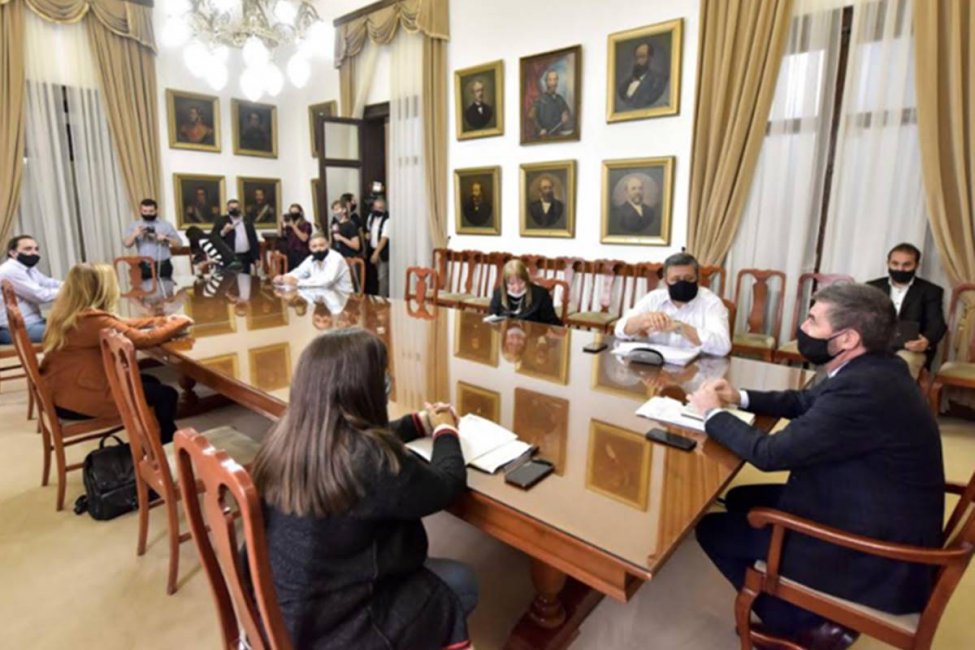 El gobierno propuso a los gremios una suma fija a cuenta de paritarias