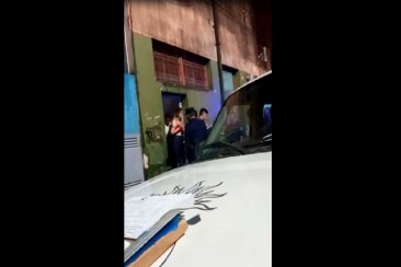 Casi 80 personas en una fiesta clandestina. Casi 80 personas en una fiesta clandestina.