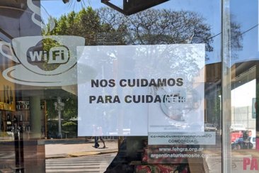 El cafe permanece con sus puertas cerradas y este mensaje El cafe permanece con sus puertas cerradas y este mensaje