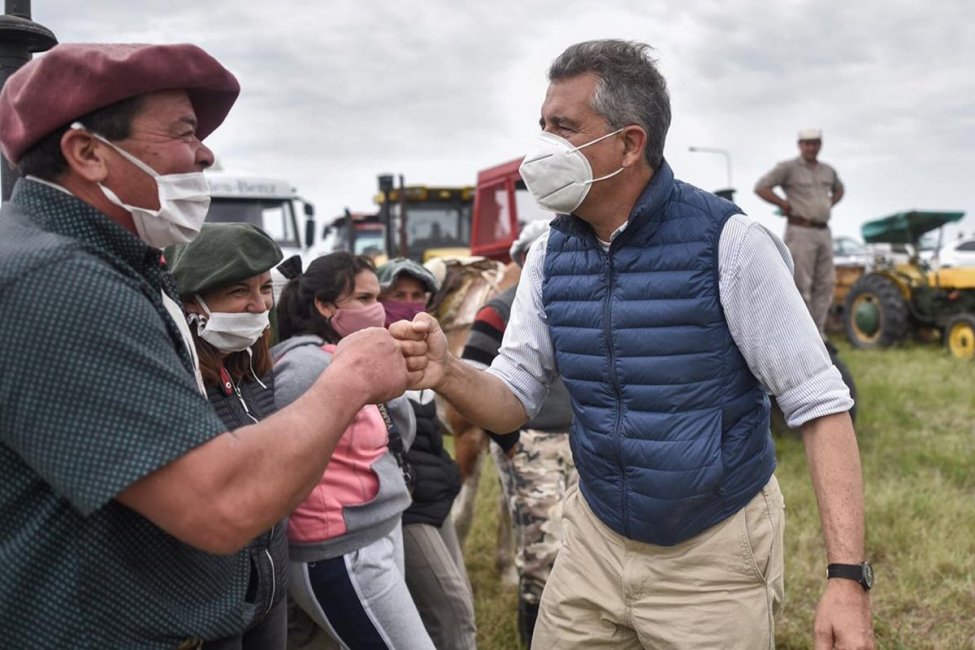 Miguel Etchevere anticipó por Twitter que no iba a la conciliación con su hermana y desconoce las cautelares del juez Flores