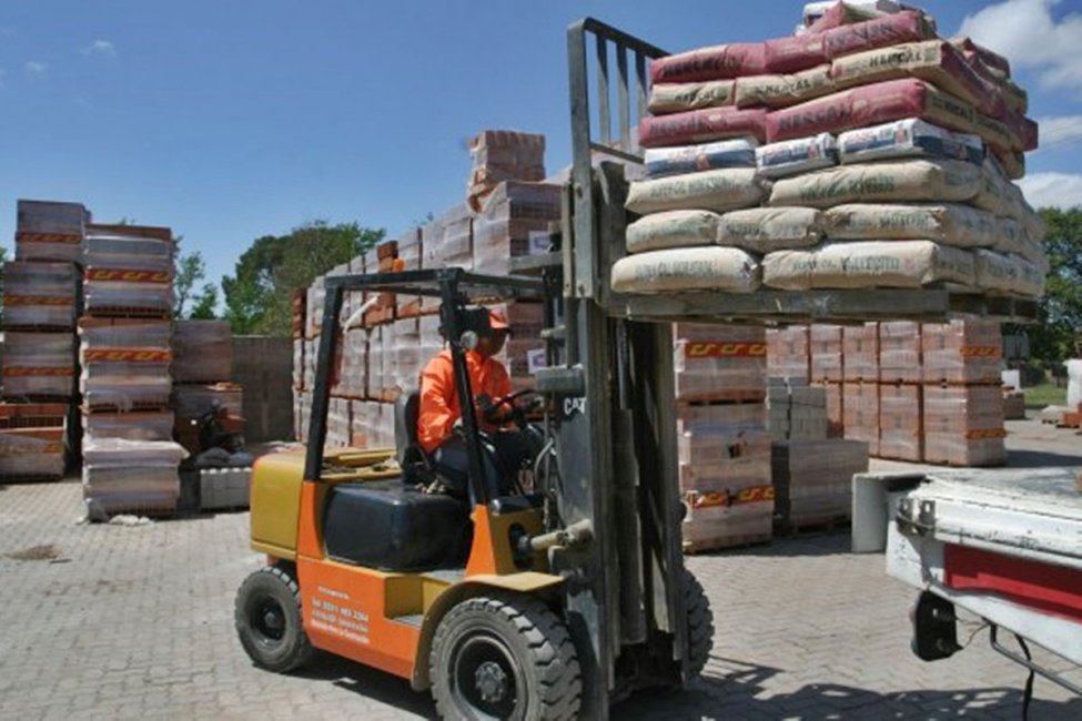 Reconocido corralón anunció que cierra su salón de ventas por casos de COVID