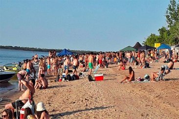 Las imágenes hablan por si sola del descontrol en la playa Las imágenes hablan por si sola del descontrol en la playa