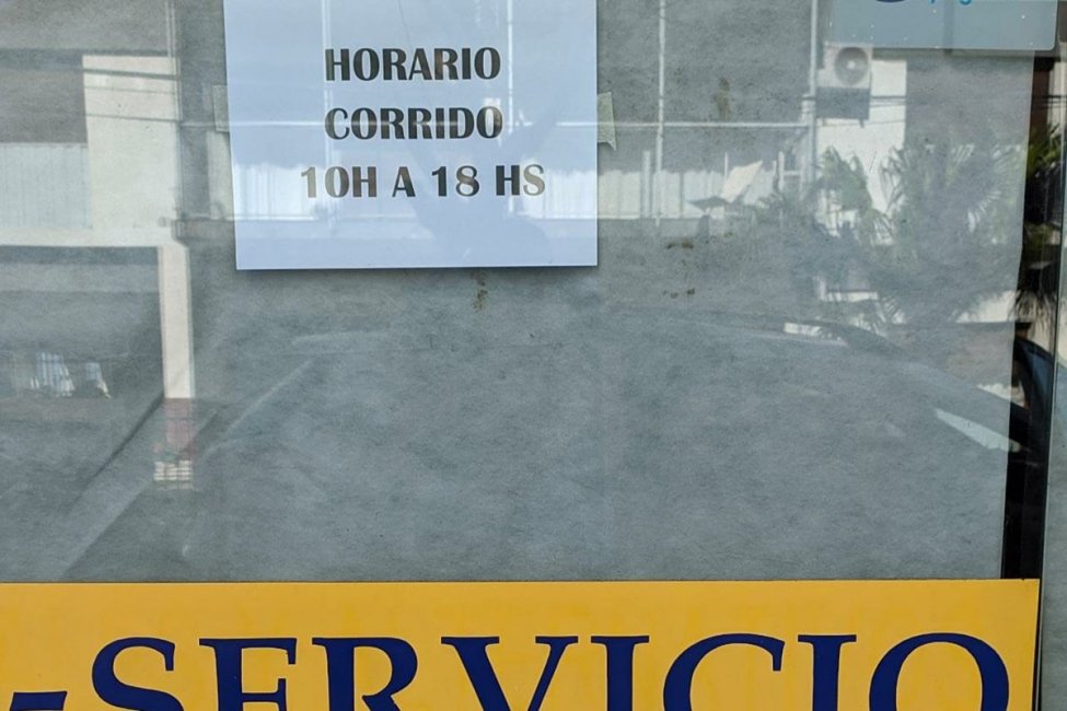 La mayoría del comercio local pide revisar el nuevo horario establecido por el municipio