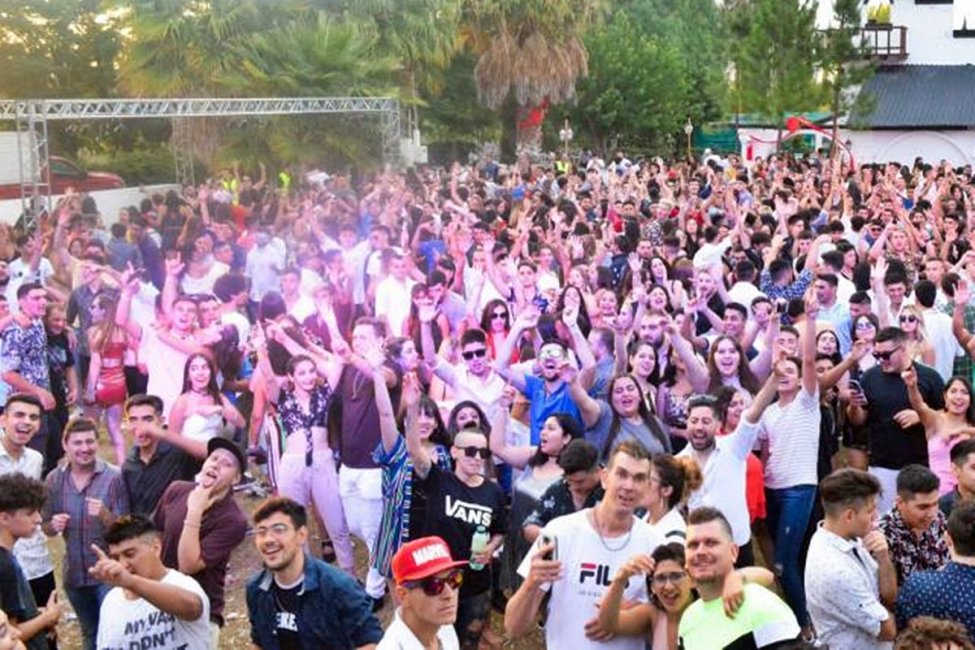 Un intendente de la región de Salto Grande habilitó fiestas con hasta 1.500 personas